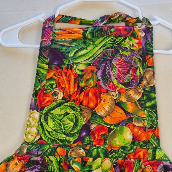 Now Designs by San Francisco Ca. Multi-color Vegetable Apron. - Picture 4 of 9